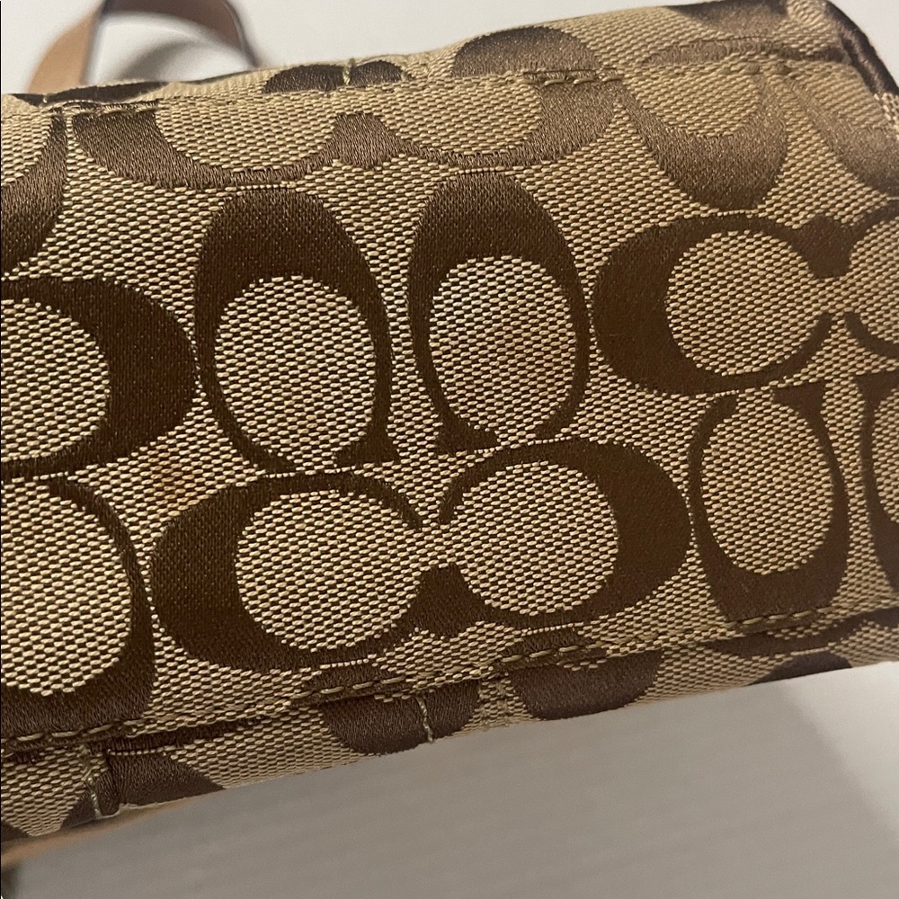 Coach Signature Tote. - Picture 11 of 13